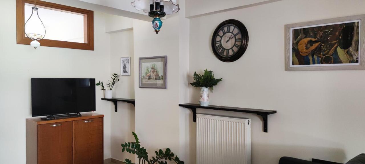 Kripis Studio Tesalonika Bagian luar foto