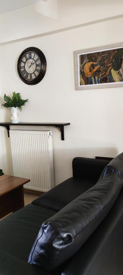 Kripis Studio Tesalonika Bagian luar foto