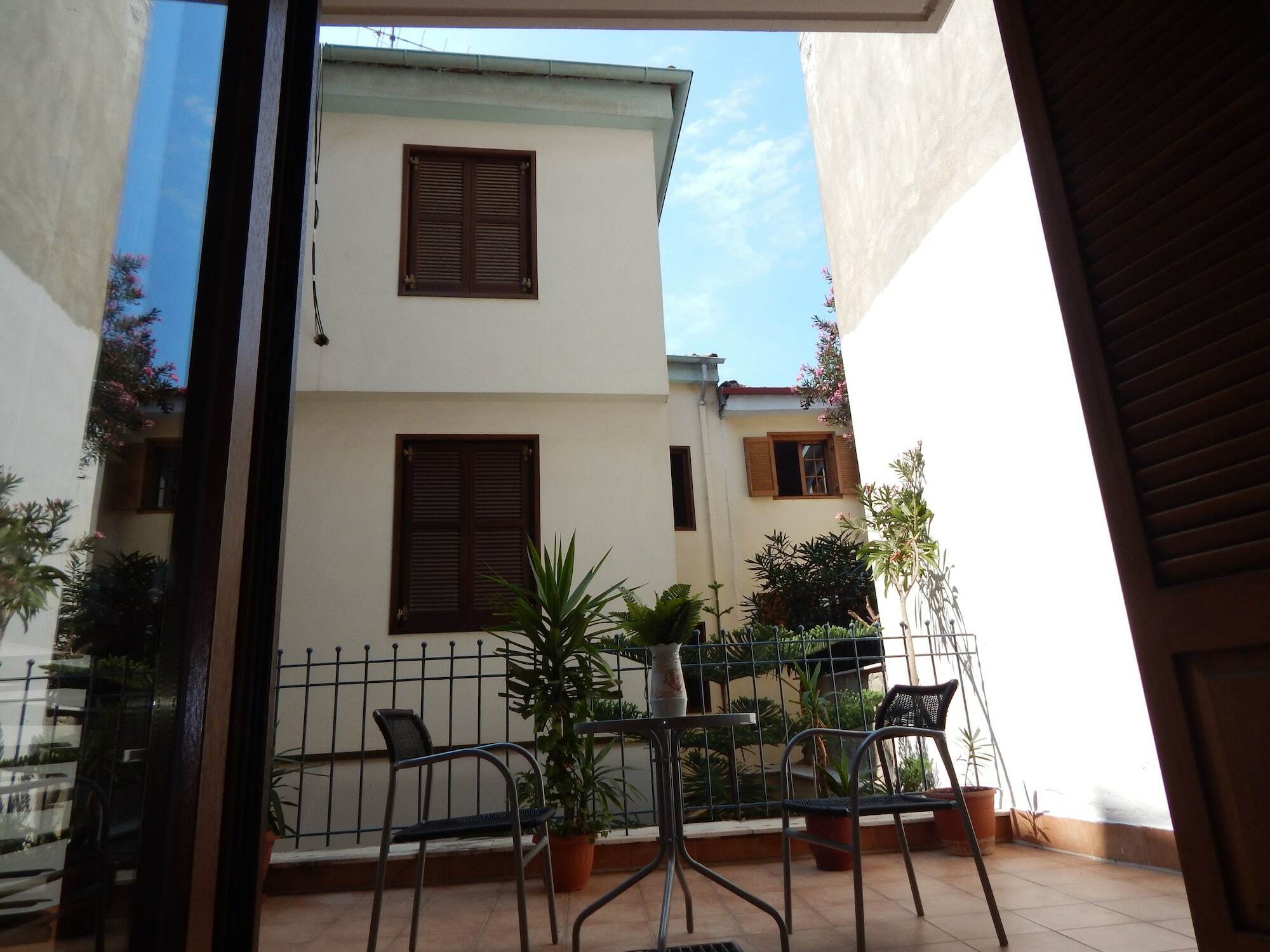 Kripis Studio Tesalonika Bagian luar foto