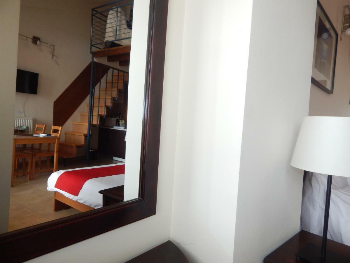 Kripis Studio Tesalonika Bagian luar foto