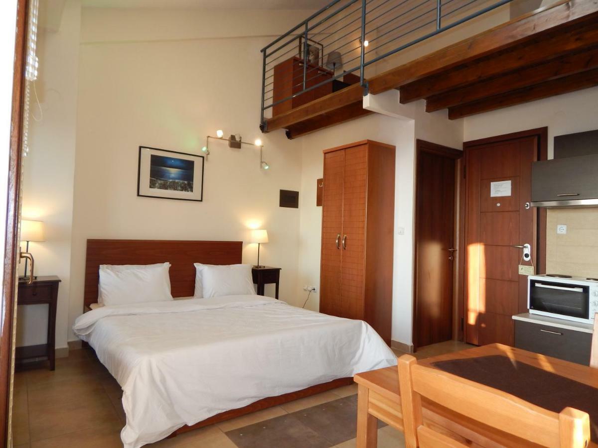 Kripis Studio Tesalonika Bagian luar foto
