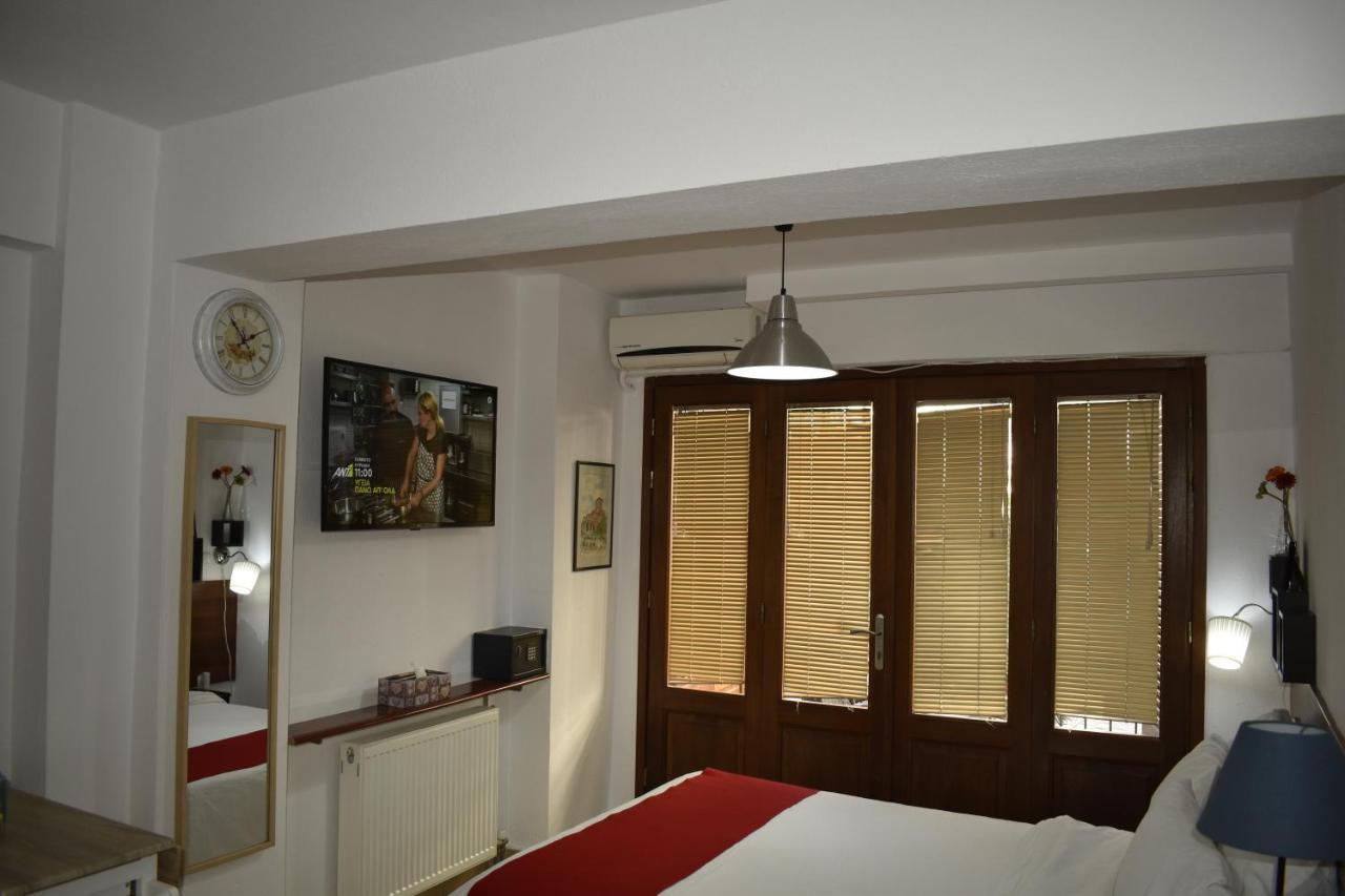 Kripis Studio Tesalonika Bagian luar foto